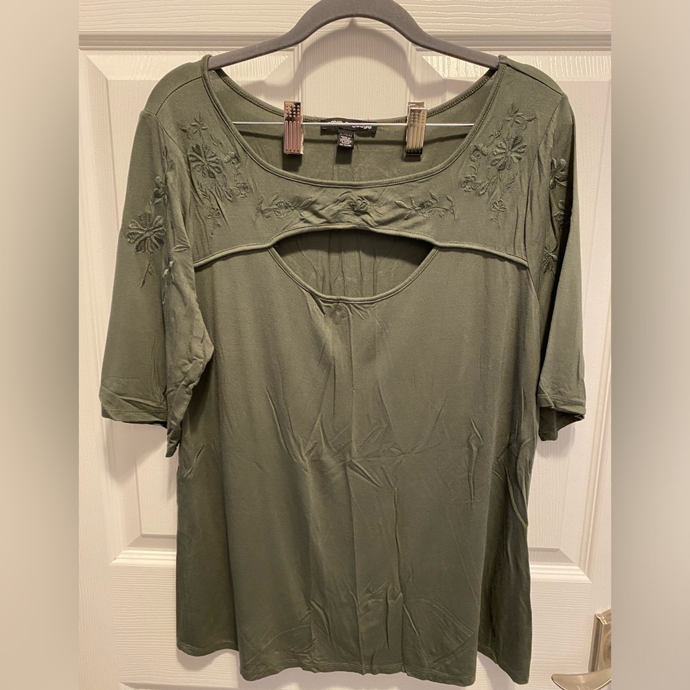 Cable & Gauge Embroidered Cut-Out T-Shirt